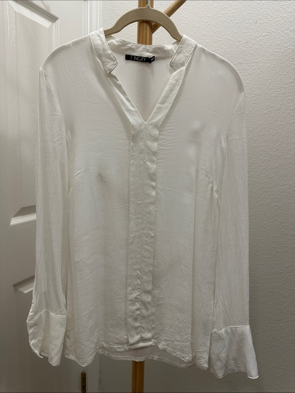 Ivory white V-Neck Long Sleeve Blouse